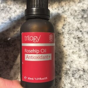 trilogy Rosehip Botanical Beauties 1oz/30 ml Rosehip Antioxidant  Full Size NEW